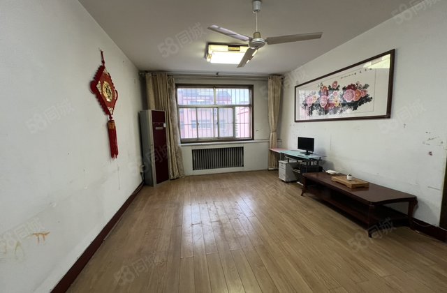 月亮湾，鸿顺花园 三里铺小区 停车方便商圈成熟 阳光