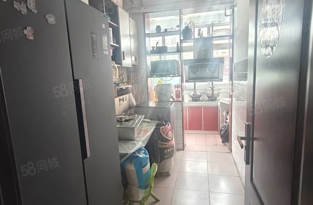 市中心家属院！中层南北通透！  购物交通方便