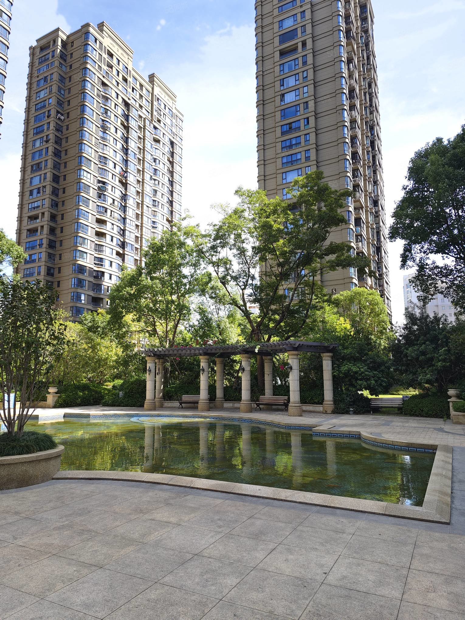 瑞源华府3室2厅2卫135㎡南北230万