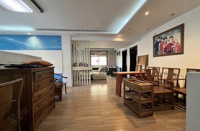 老文轩，外国语，龙山花园小区，多层二楼，随时看房