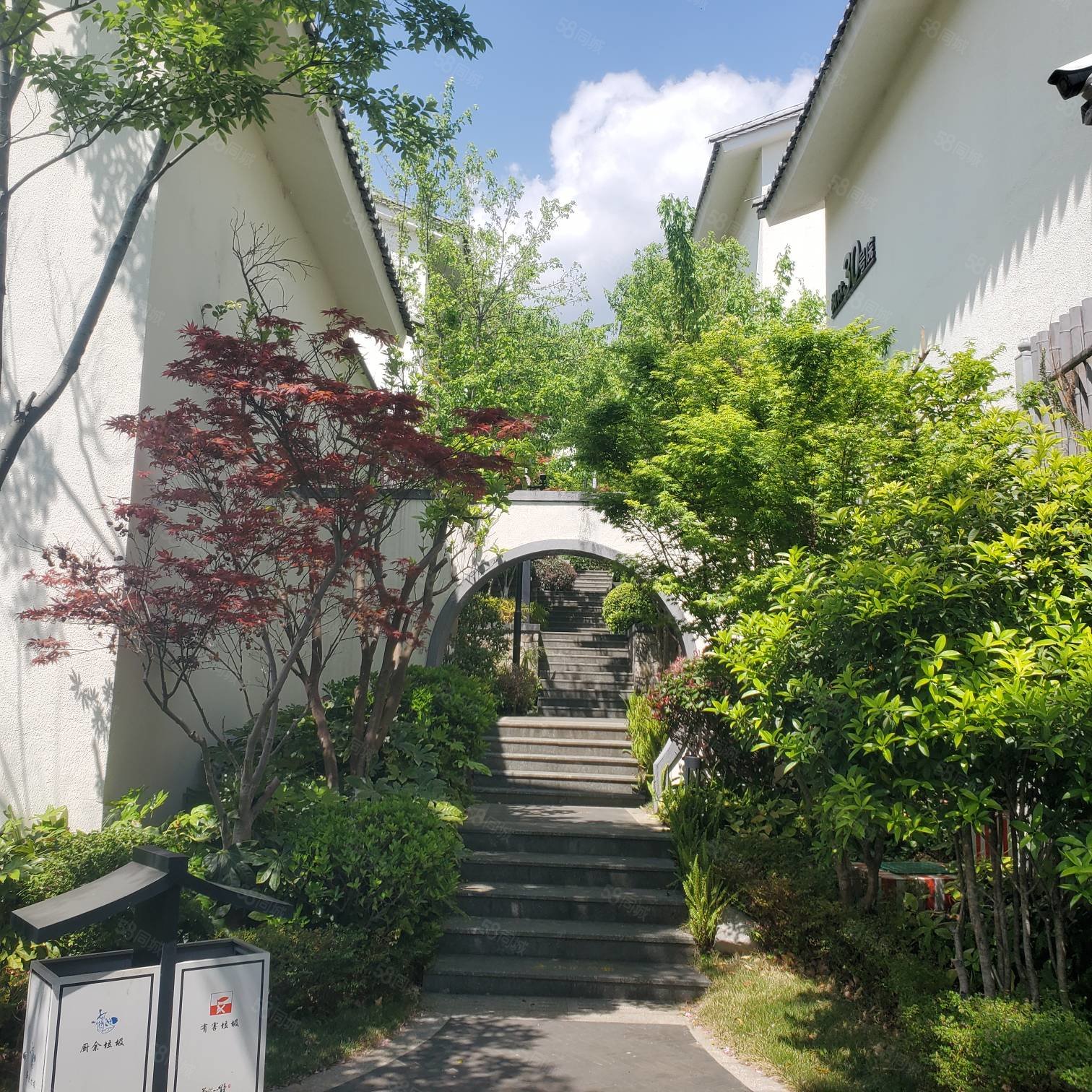 大理古城苍山脚下洱海边三合院独栋别墅出售带花园带露台