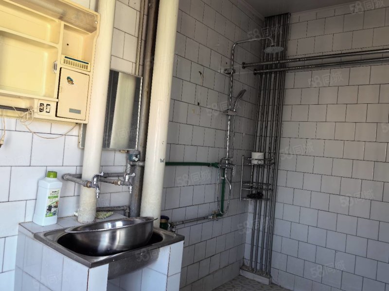 同仁街45号院3室1厅1卫81㎡南北27万
