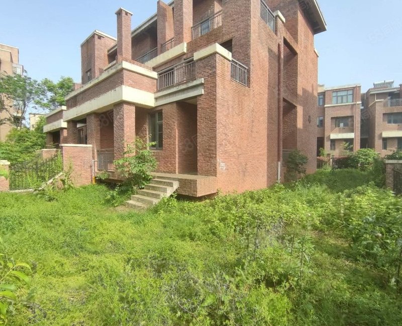 恒大龙城挂头别墅,带200平花园,两个大露台.随时看房