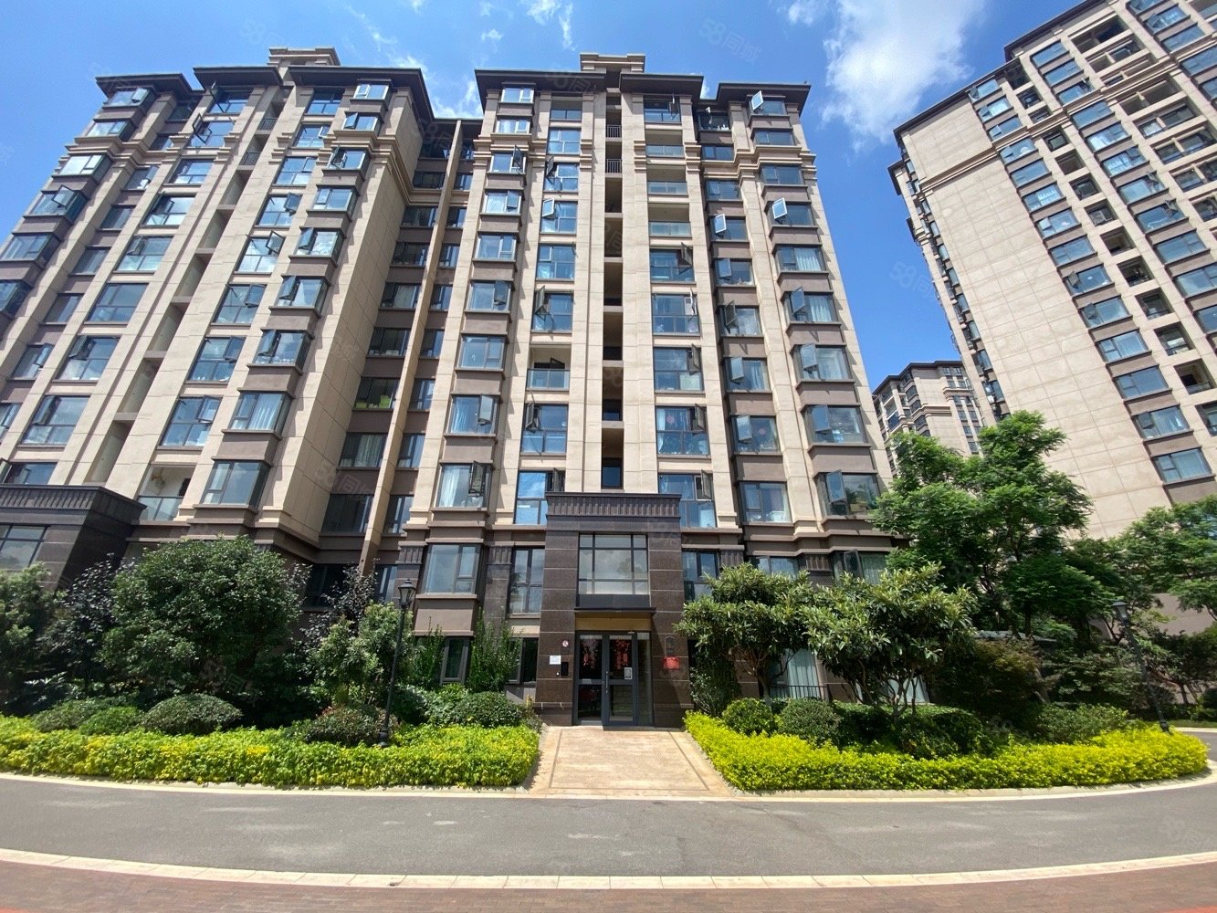 官房都铎城邦7号院93平3室2厅155万满二凤凰层