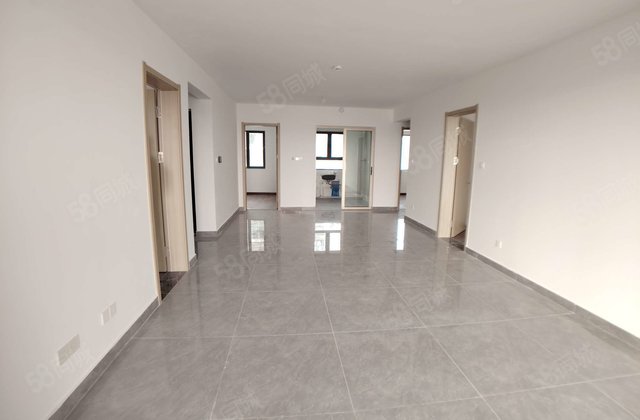 二中 全新交房未住儒辰辰悦 四叶草户型  前排 东边户