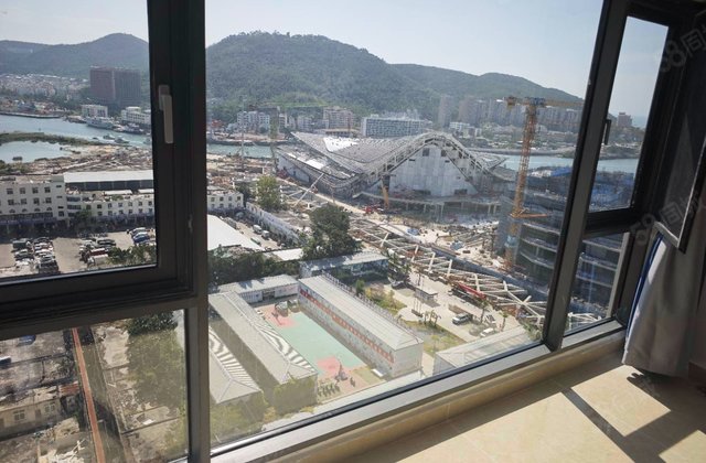 三亚华侨医院行政后勤楼3室2厅105㎡230万二手房图片