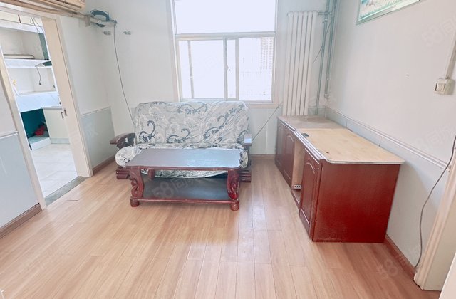 文轩 八中对过 单位家属院 两室两厅