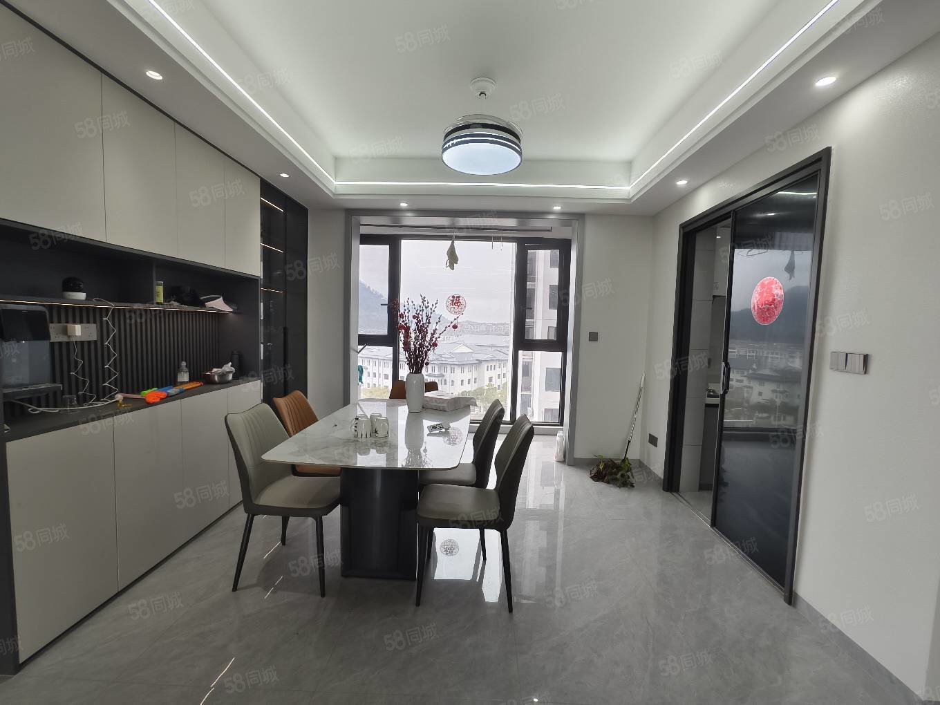 德和沁园4室2厅2卫139㎡南北130万