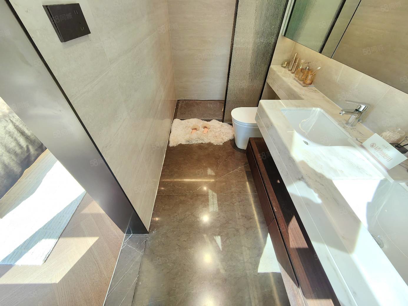 国瑞麓林府4室2厅3卫143㎡南北104万