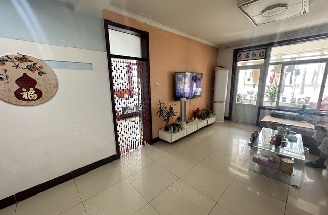 水晶城 一楼 东边户三室户型 带零层 随时看房联系 方便出行