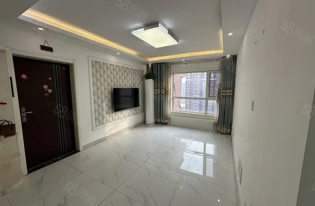 急售，客厅朝阳南北通透，精装婚房5万可安家，水岸花语 免大税