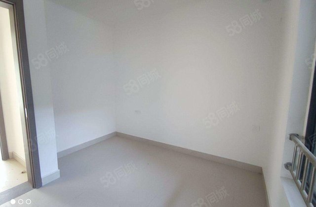 新上 正规商品房带车位地下室，新房未住，三叶草户型，急售急售