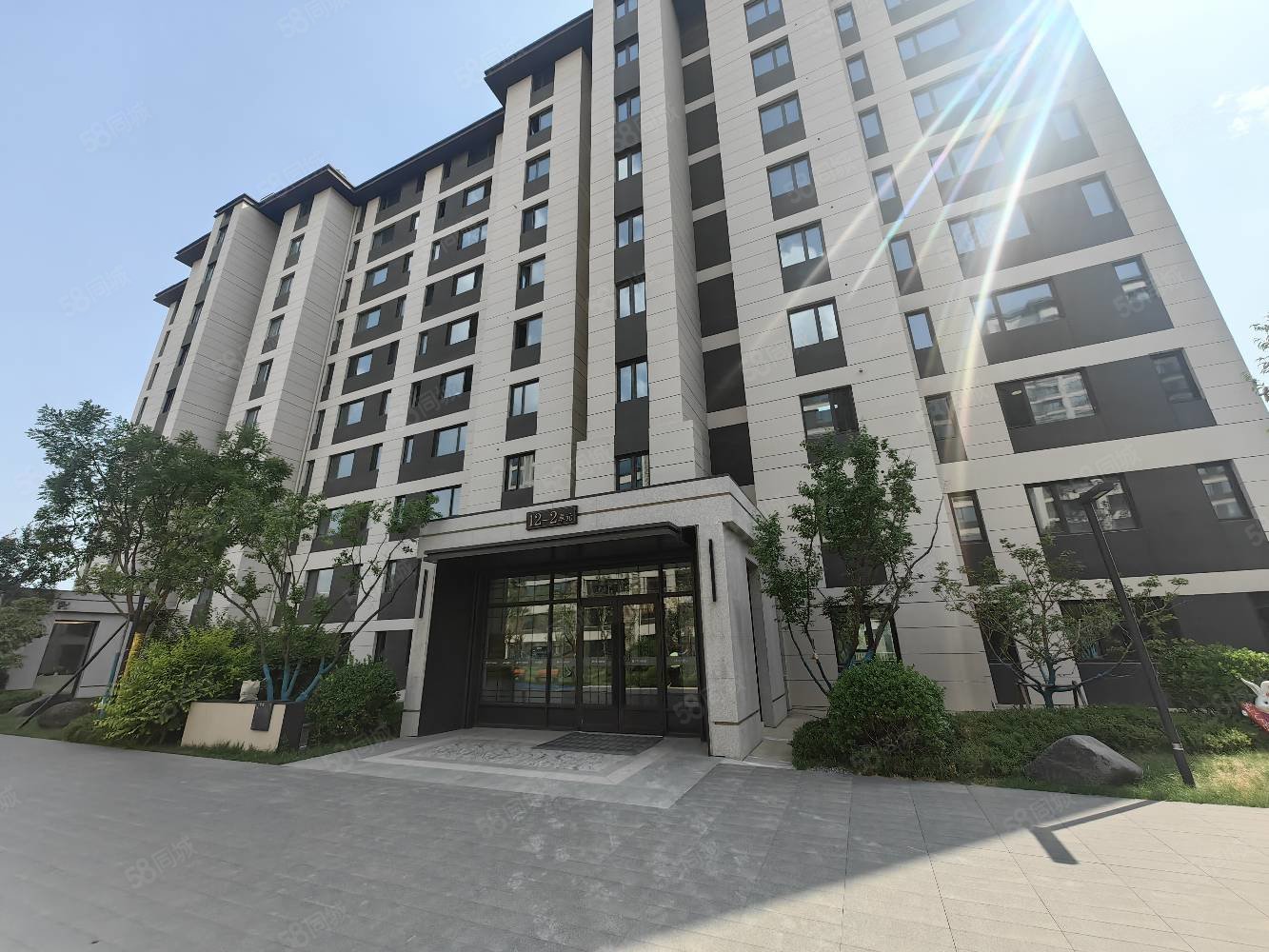 保利公园壹号3室2厅2卫160㎡南北160万