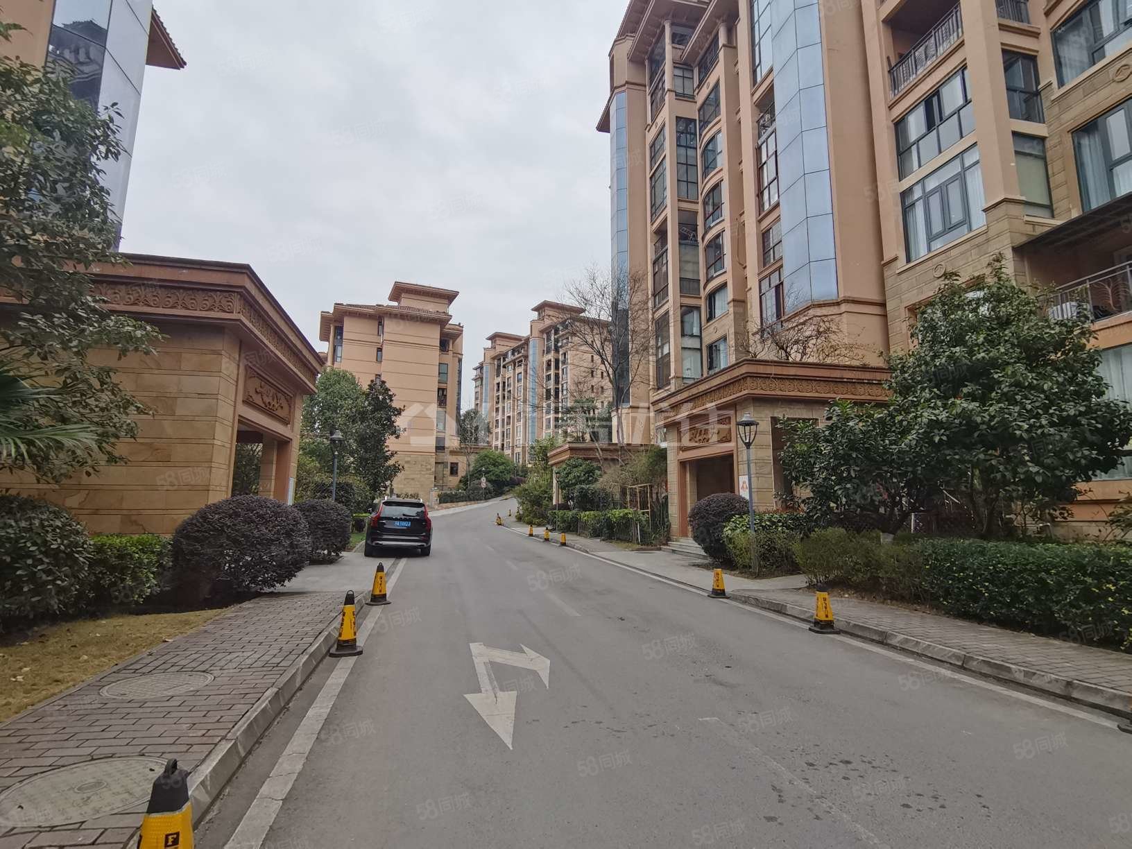 半山逸城b区洋房看大半个巴中城