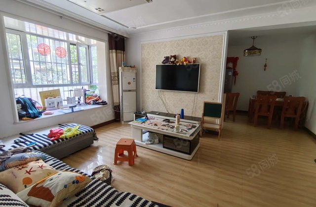 急售 一楼带院 三室两厅 精装修带车库 地下室 随时看房