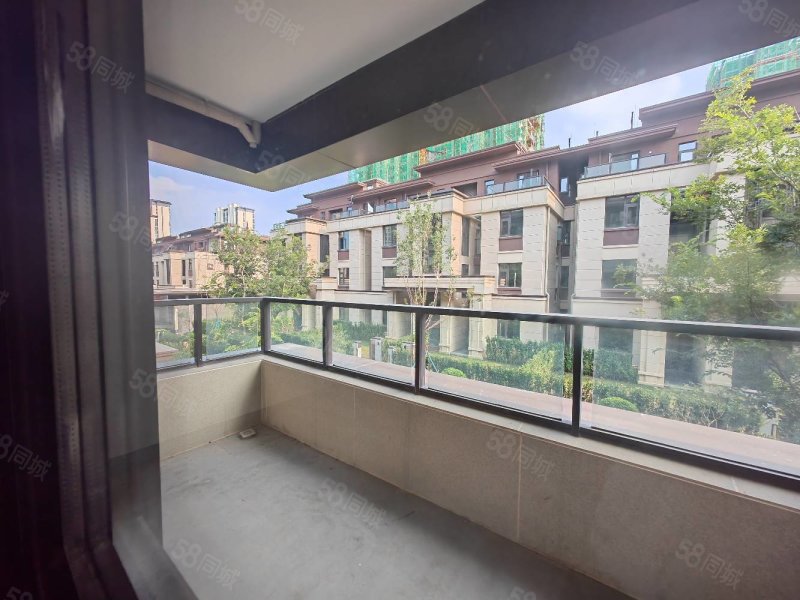 保利和唐悦色4室2厅3卫225.43㎡南北318.6万