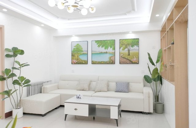 三室两厅，精装修带家具家电，安民小区，实验，火车站，车位多