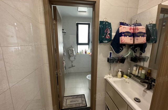 湖景房金柱绿城城市  电梯边户三室两卫全明户型送车位