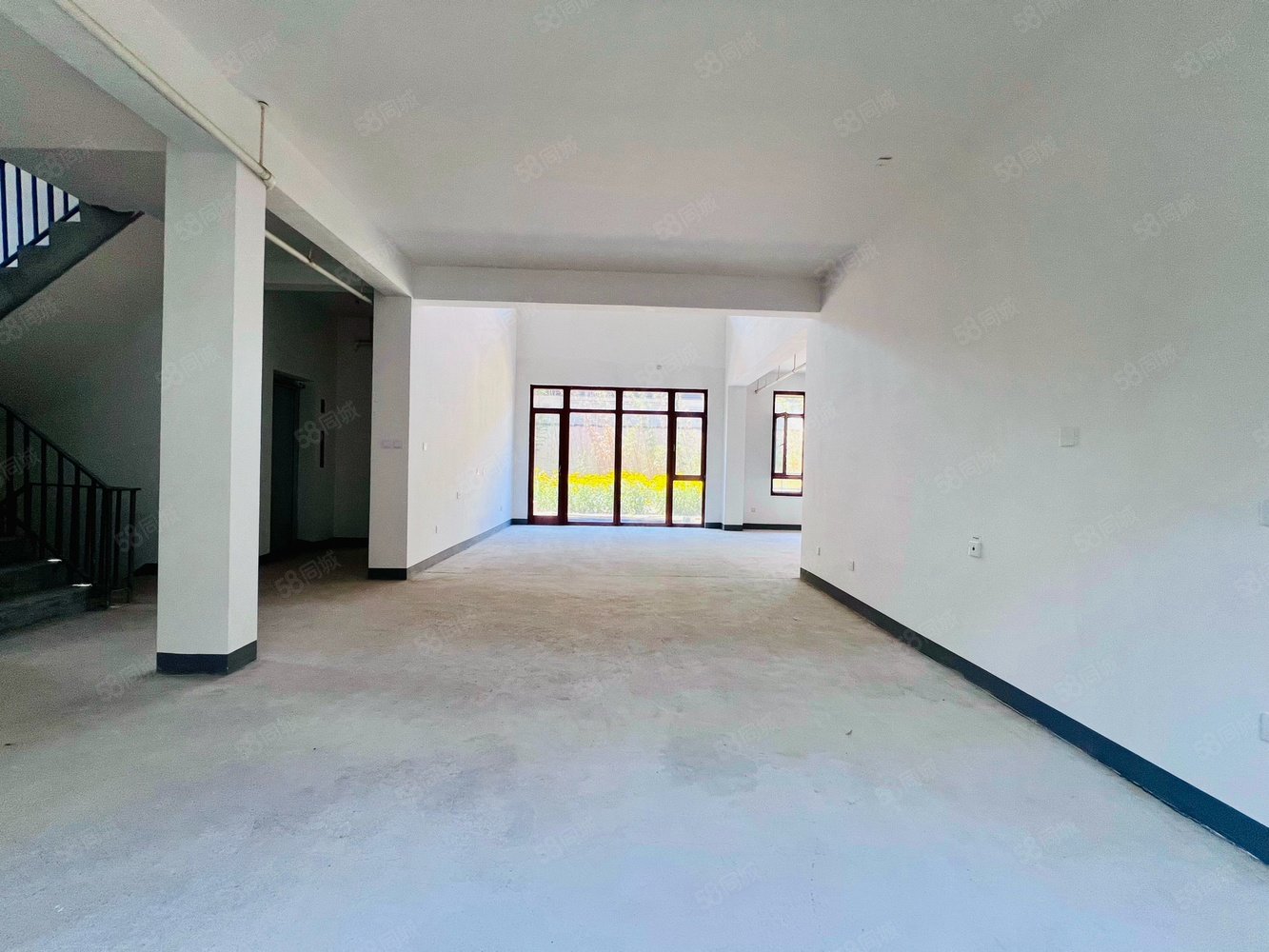 億城燕西華府(別墅)9室4廳8衛(wèi)596㎡南北2200萬