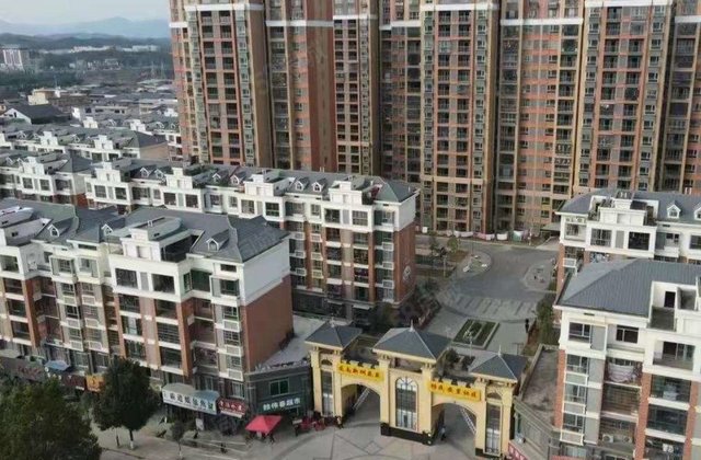 新圳花苑小区3室2厅128㎡32万二手房图片