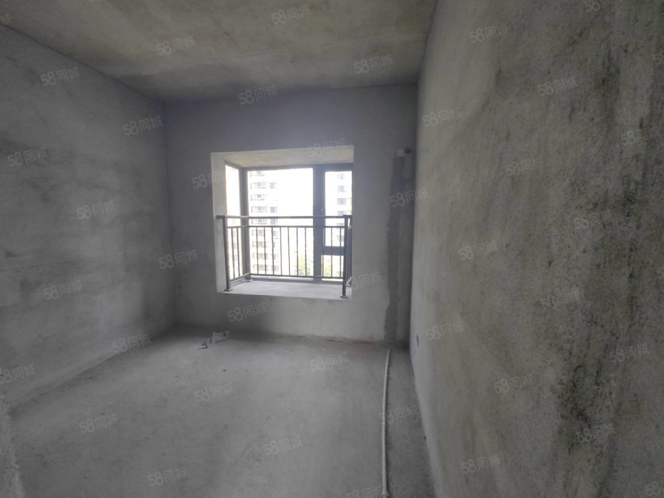 恒大绿洲4室2厅2卫150㎡南北87.8万