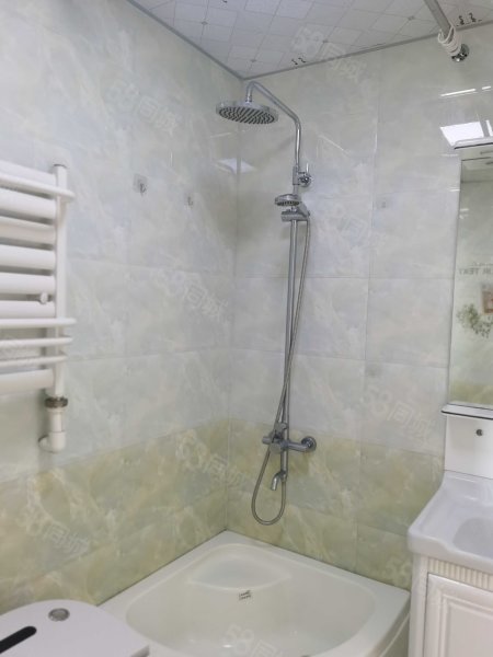 香江花园2室2厅2卫218㎡南北68万