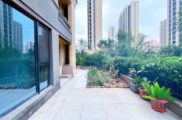 东昌中学 一楼带院（100平）精装 三室朝阳