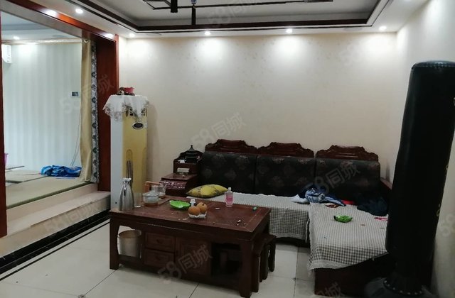 湖北小区 精装多层三楼 车位 储藏室 免大税