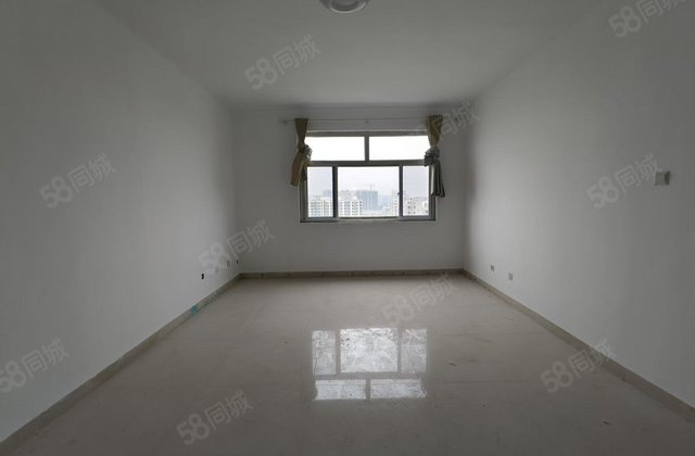 单价六千多 兴华东路单位家属院电梯房大三居 免大税带储有钥匙