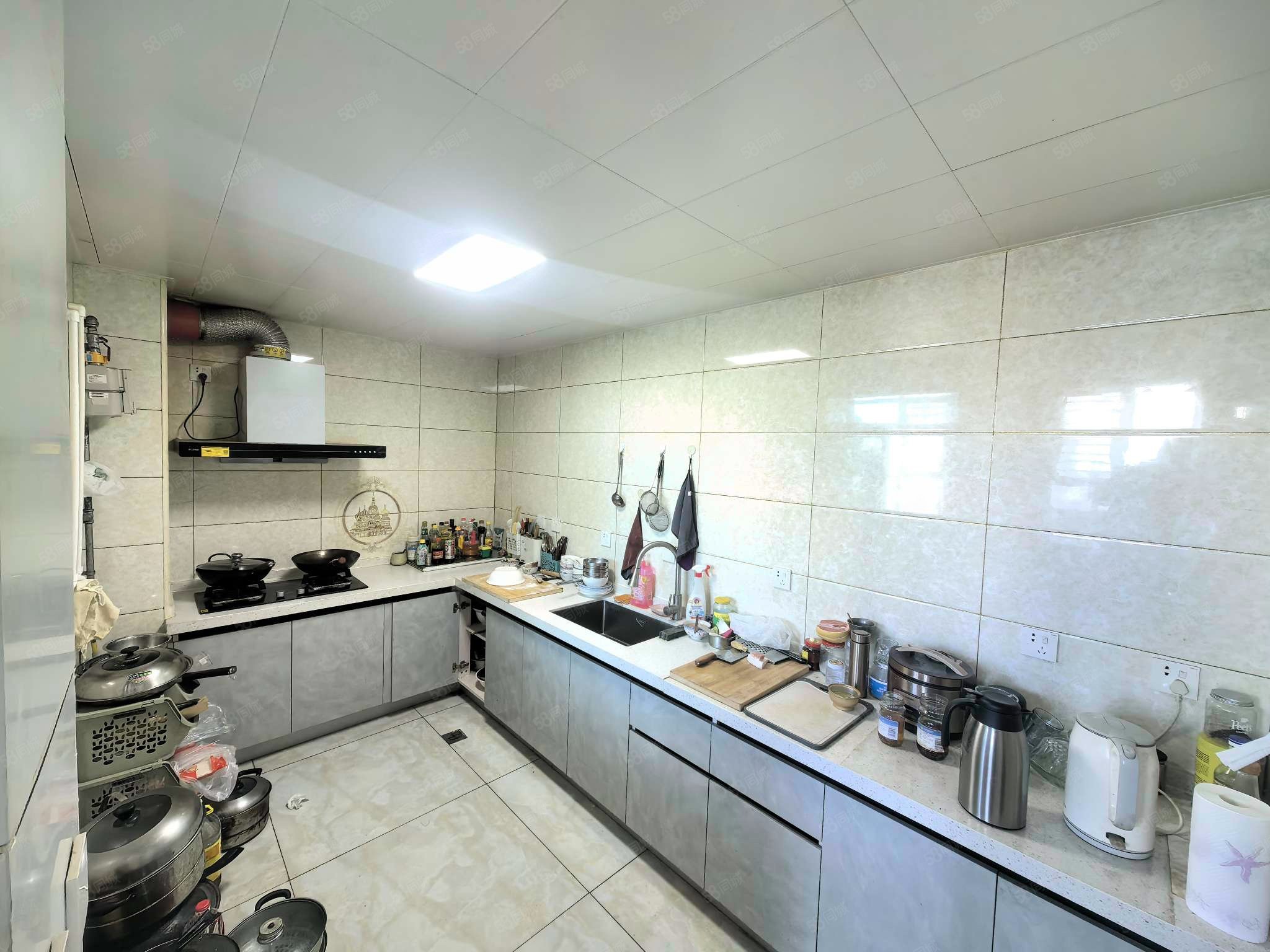 都麗豪廷4室3廳2衛(wèi)217㎡南北359萬