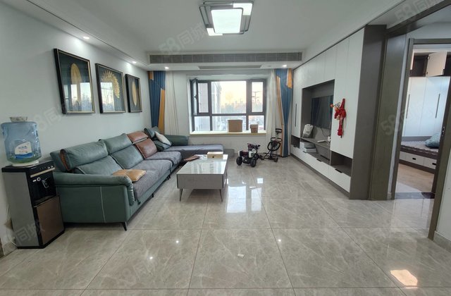 单价8千多 次新房莲湖新城 带车位 精装三室双卫免大税 东苑