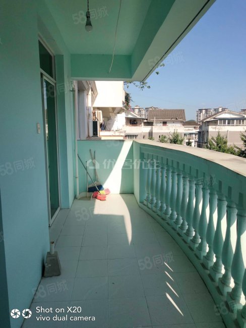 【10图】(降价30万)带露台单价3千不到221平中装4室2厅3卫,新华苑