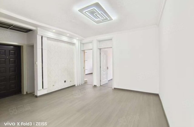 双力家属院三楼三室两厅一卫精装90平 30多送储藏室