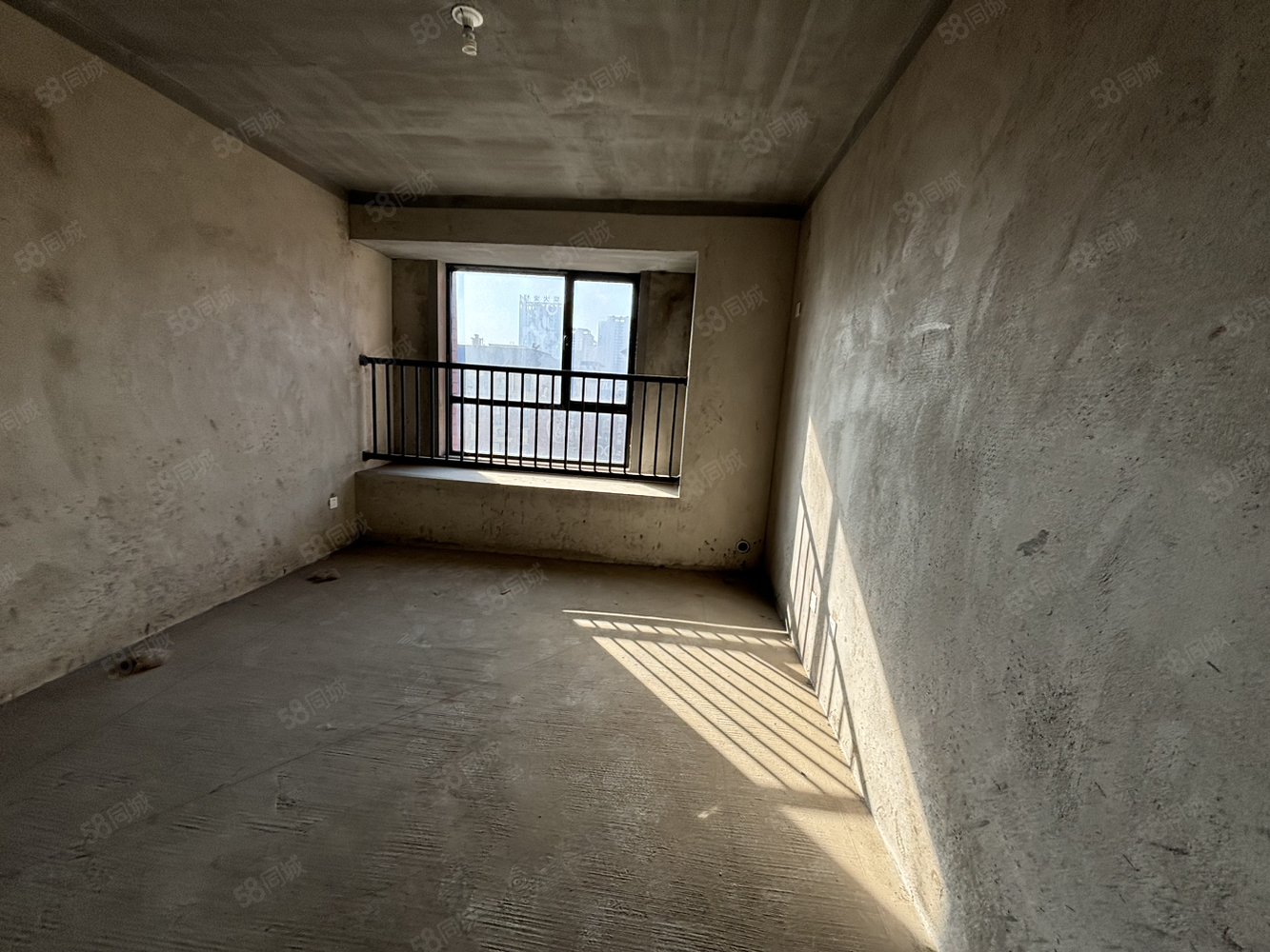 中铁诺德雍景台3室2厅2卫117㎡南北70万