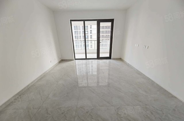 急售江山印小区 带车位储藏室   13楼 户型很好 价格不高