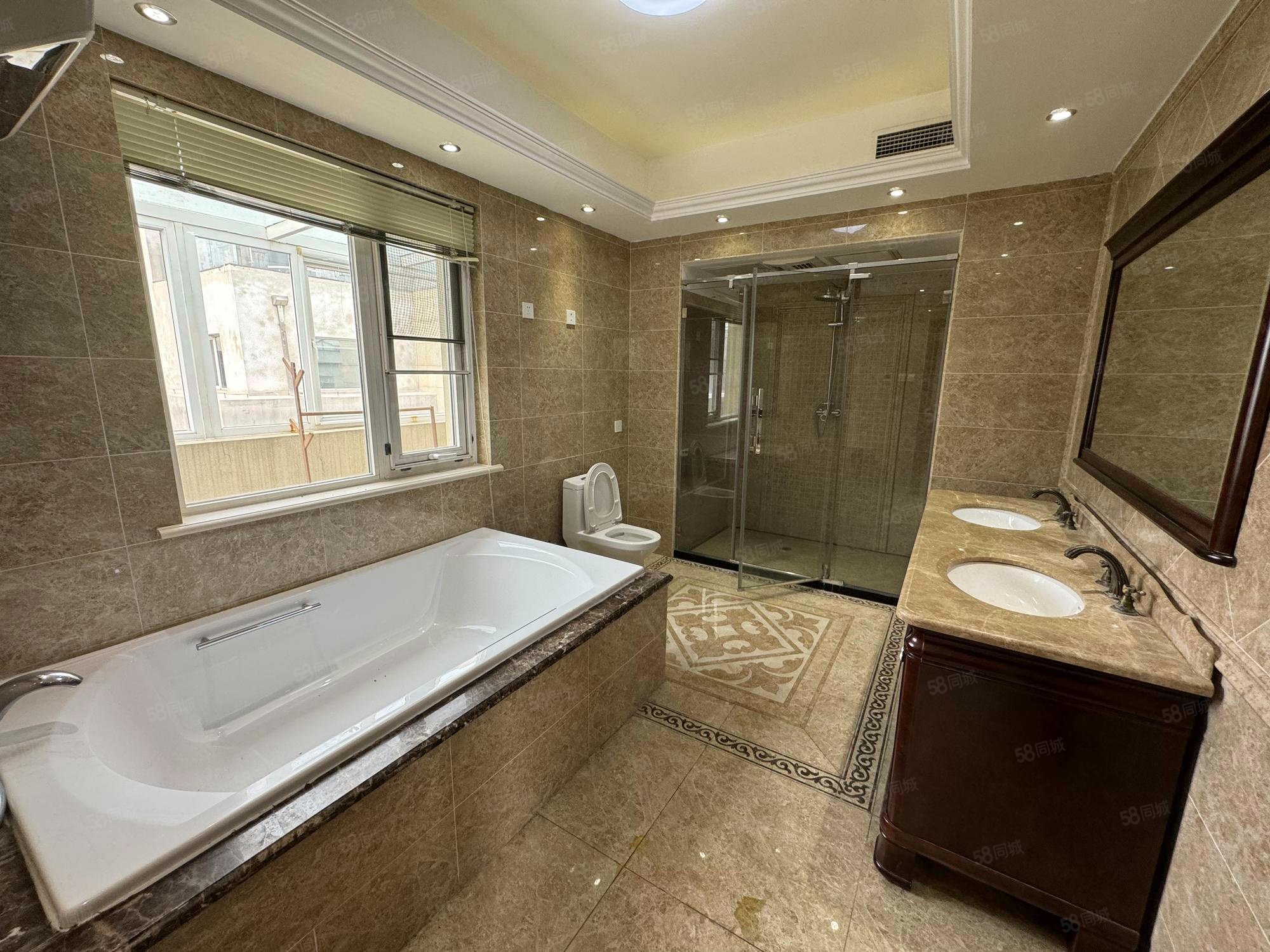 澳景園5室3廳4衛(wèi)475.78㎡南北1999萬