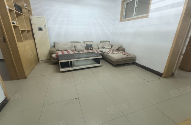 星光水晶城三室一楼带院，停车方便，购物方便，随时看房有钥匙