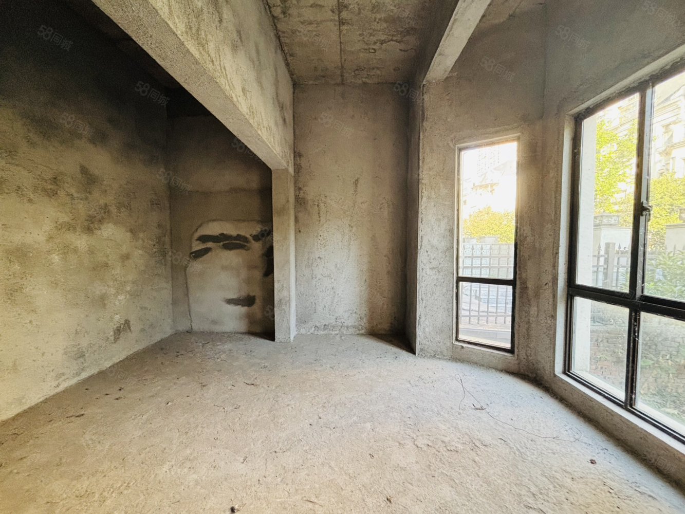 新世界凯旋城(别墅)7室2厅3卫243㎡南北103万