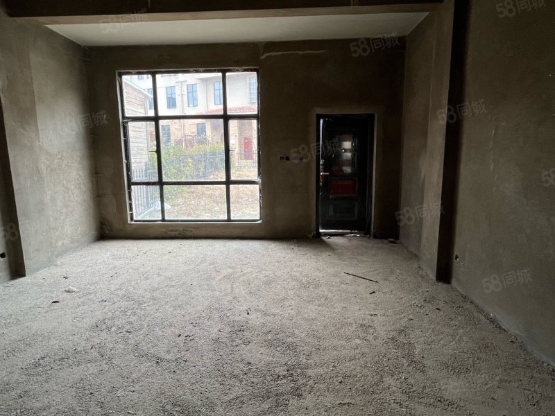 联排别墅 共三层带前后花园带露台证件齐全可按揭贷款,丽水馨城-昭通