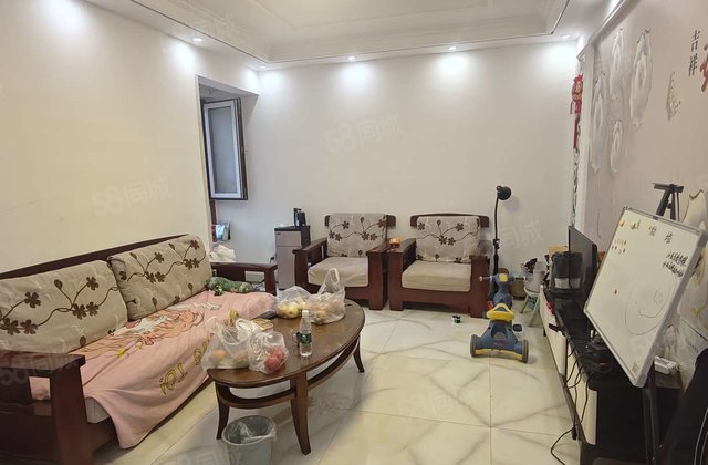 香江西邻 电梯房 好楼层精装修带车位储藏室 诚心出售