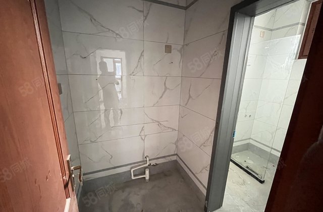 开发区小别墅 交通便捷 居住密度低 南北通透 环境优美