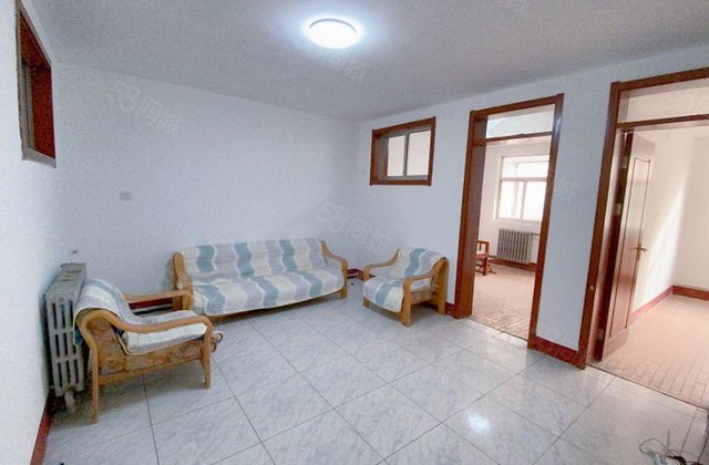 区委 步梯二楼 正规三室 停车方便