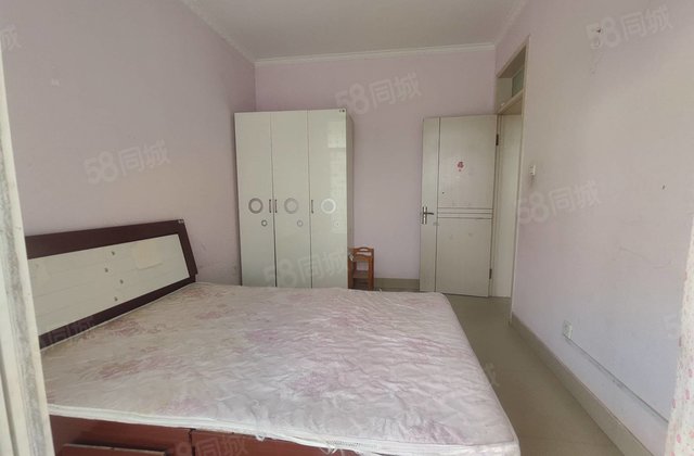 急售！紧邻万达！边户！六  万安家！三室两厅！停车方便！送储