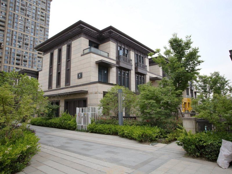 北辰奥园排屋 纯毛坯 楼上三层地下两层 诚心卖 有车位