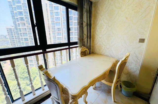中铁西城西苑4室2厅94.68㎡220万二手房图片