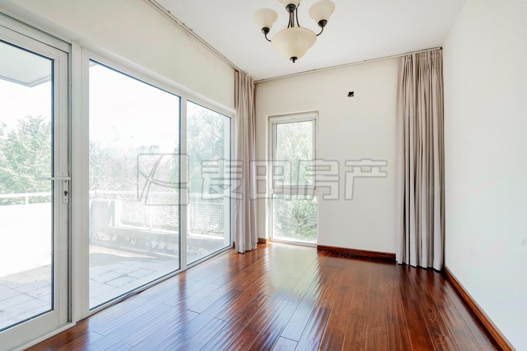 倚林佳園(別墅)5室3廳3衛(wèi)247㎡南北2980萬