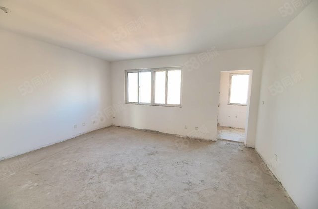 60万中央华府三室电梯好楼层 送储藏室购物游玩方便