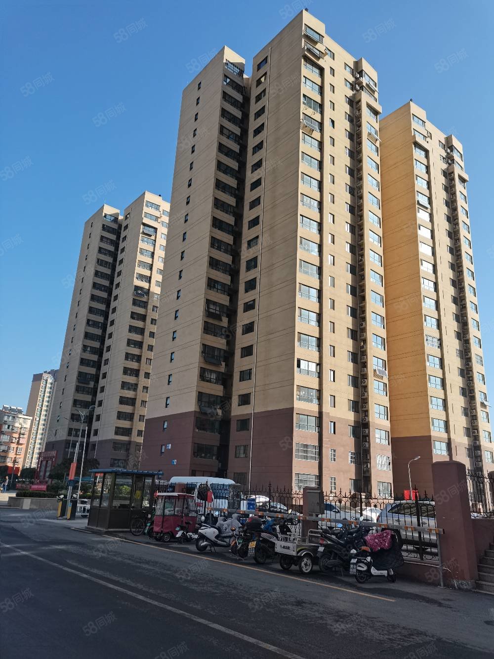 中海华山珑城3室2厅1卫110㎡南北157万