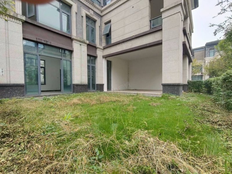 长湖郡(别墅)5室2厅3卫144㎡东南370万