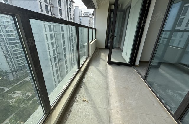 民生城市玖玺北区，三室两卫，车储，包大税可以随时过户随时看房